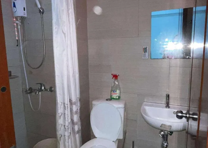 East Bay Residences Staycation Near Alabang Tollgate Slex Festival Mall Skyway Sucat Naia Airport Apartamento Manila