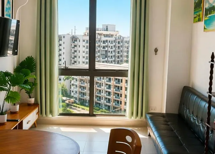 East Bay Residences Staycation Near Alabang Tollgate Slex Festival Mall Skyway Sucat Naia Airport *